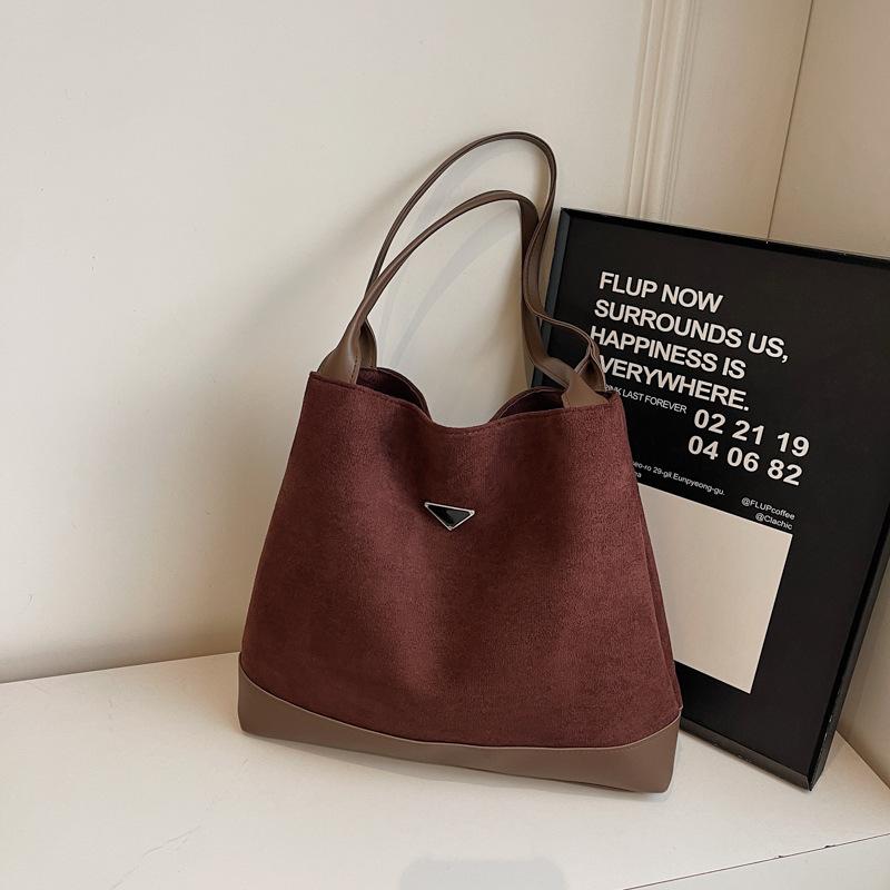 

Осенняя сумка-подмышка из оленьей замши, женская, новая модная, трендовая, корейская сумка-ведро, простая сумка-тоут большой вместимости темно-коричневого