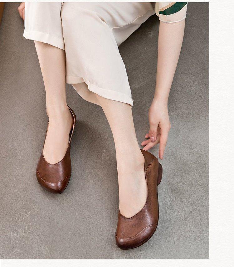 

Autumn shoes soft sole soft leather shoes retro medium flat sole 43 темно-коричневого кольору