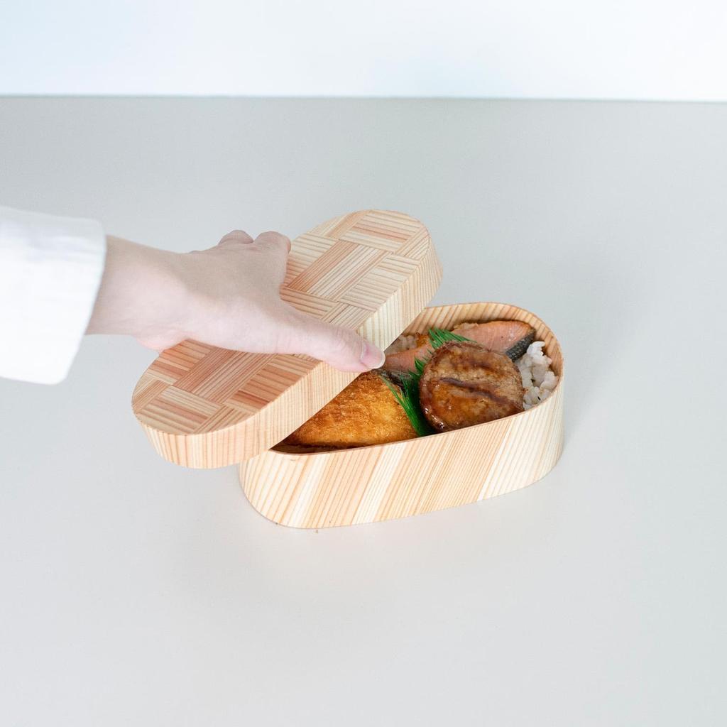 Bentwood Bento Box in Oval Shape 18 x 10 x 6cm Japanese Modern Bento Box Try-Wood (Made Japan/Hita Cedar) (height)