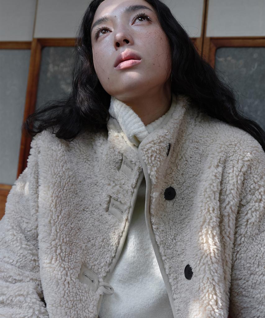 Loutaideu Boucle Turtleneck Knit [Ivory]