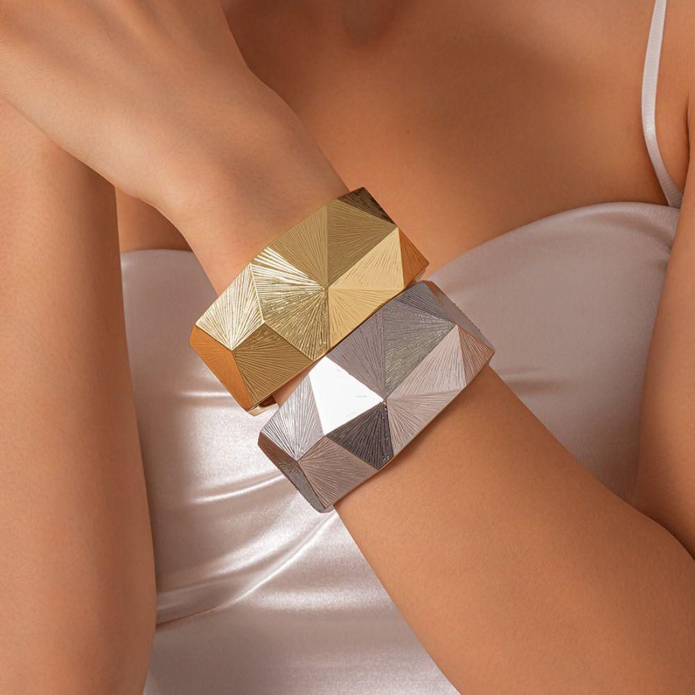 Europe American Style Wide Open Bangle Metal Exaggerated Bracelet Cute Spring Bangles  Gift