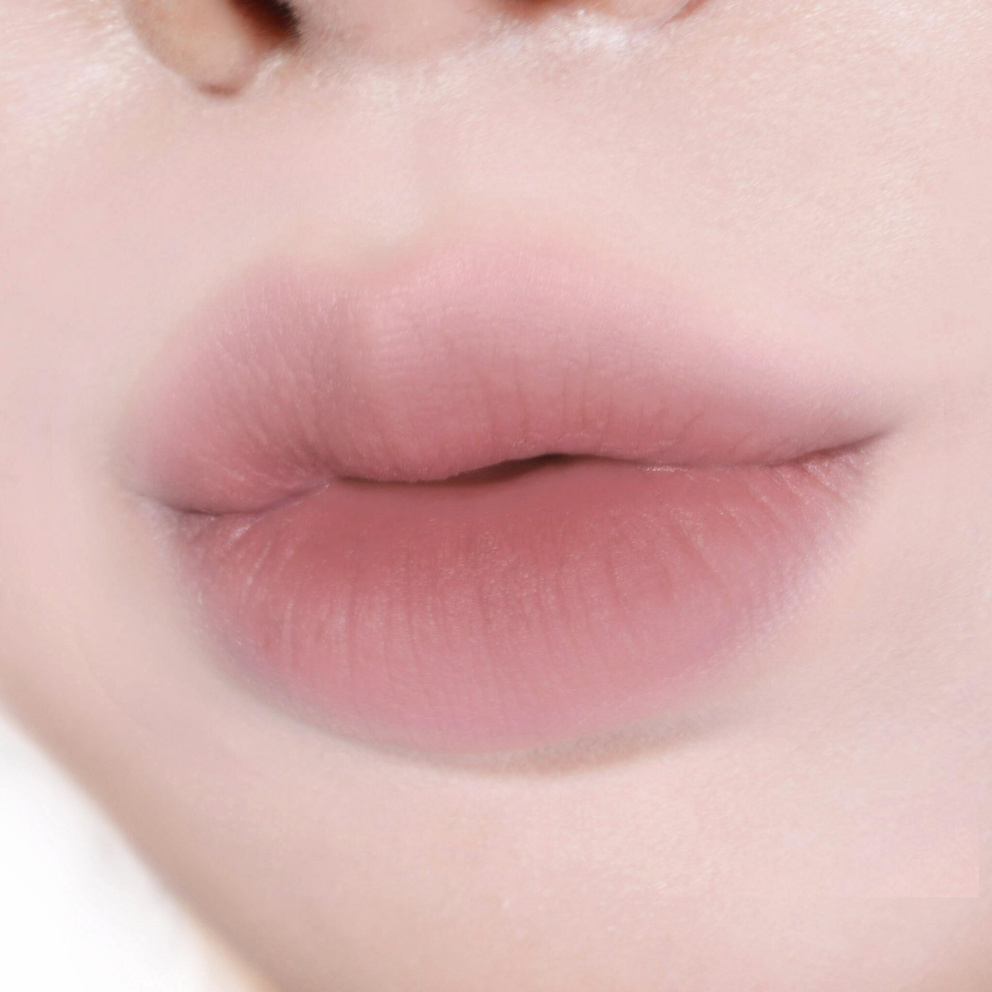 

Kiss Me Стик для эффекта вуали для глаз (6 цветов) Moment No. 1