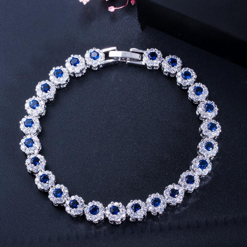 Elegant European and American Fashion AAA Zircon Bracelet with Platinum Finish