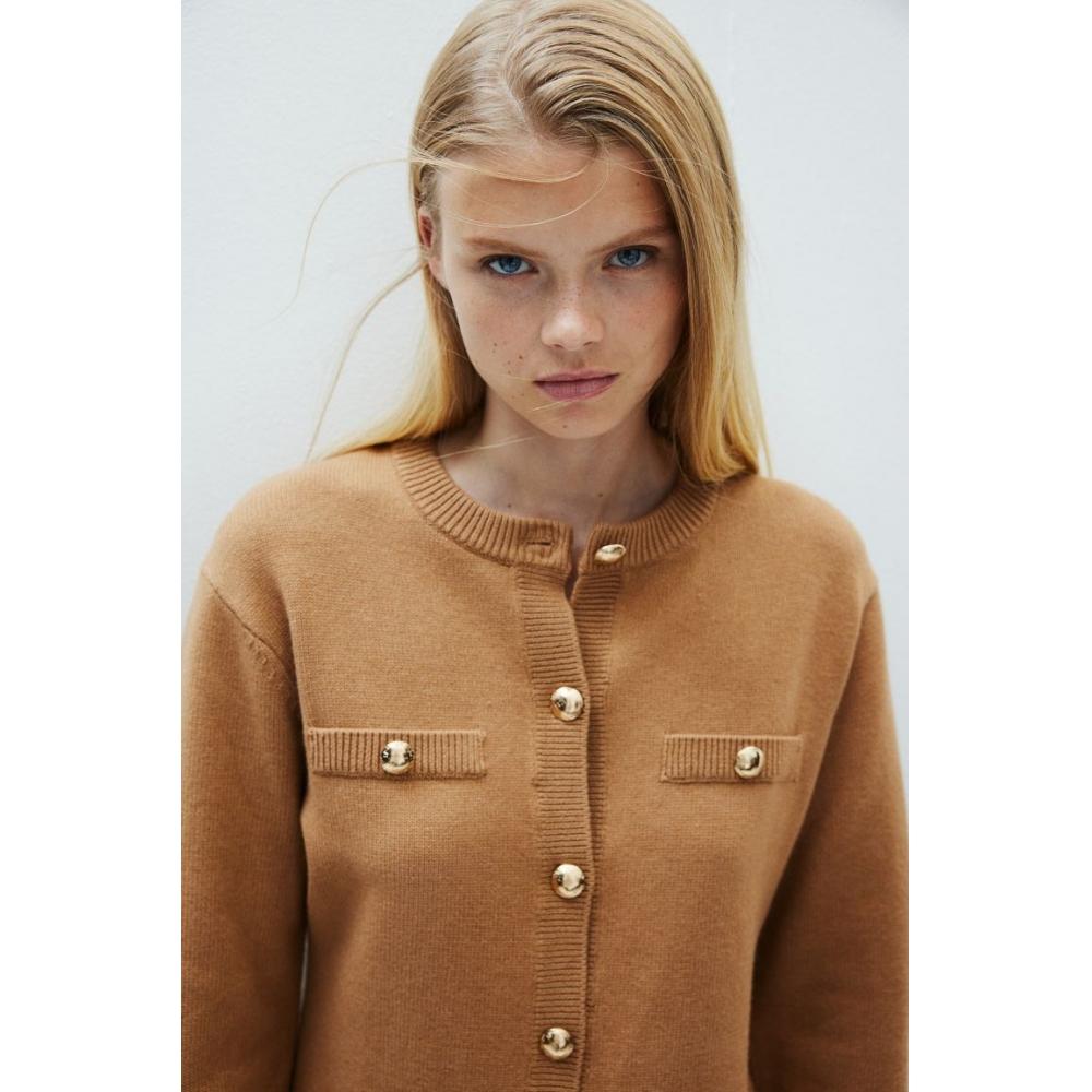 

Кардиган с пуговицами HM темно-бежевого цвета