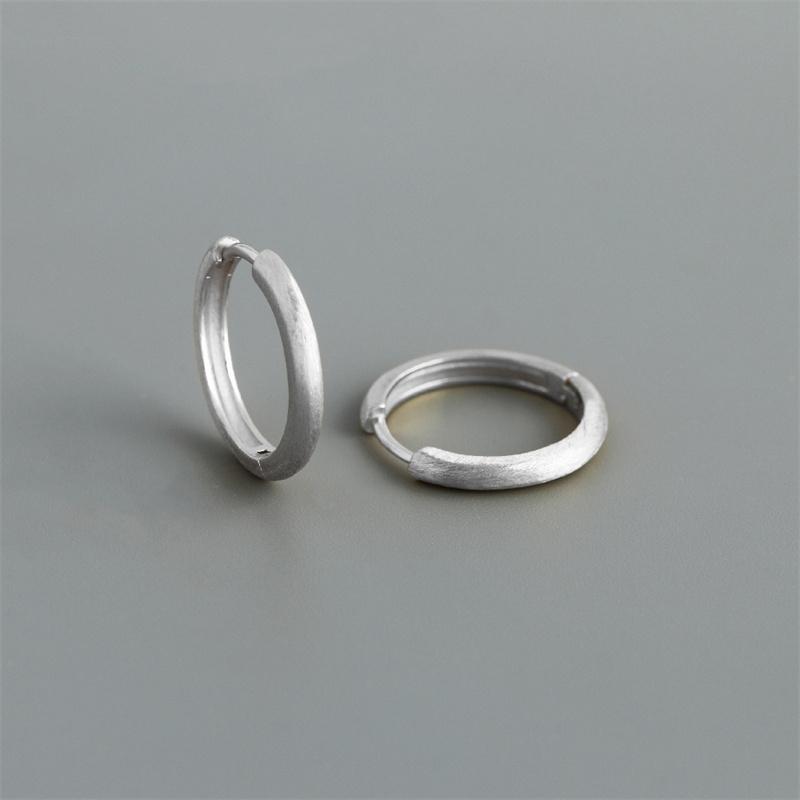 WANTME Pendientes de Aro Huggies Minimalistas Mate Góticos Unisex de Plata 925 para Mujeres Hombres Joyería de Hebilla para Oreja Piercing