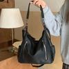New trendy fashion retro tote bag underarm bag niche large capacity portable messenger commuter bag women