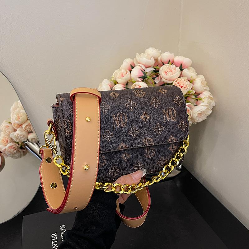 New Women's Bag Fashionable and Versatile Trend Letter Presbyopia Chain Small Square Bag Single Shoulder Oblique Span Bag