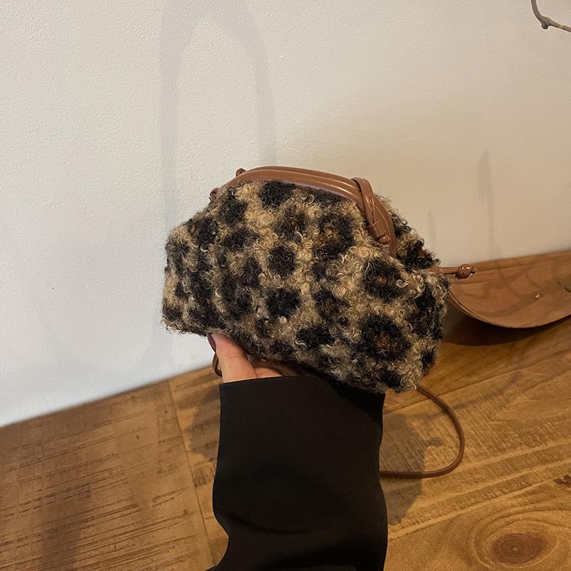 

Women Bag Vintage Quality Woolen Material Fashion Ladies Multifunction Small Outdoor Bag Winter Shoulder Messenger Bag Designer 17cm6cm13cm