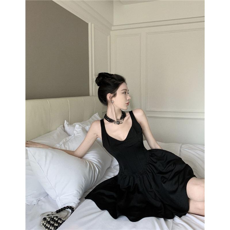 Small dress black Hepburn style French retro fishbone waist high-end small dress women's summer