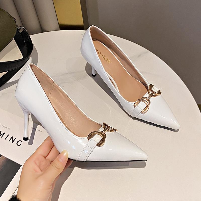 Metallbältesspänne Damskor 2025 Höst Lackläder Grunda Höga Klackar Pumps Retro Sömnad Spetsiga Damer Kontorsskor Fest
