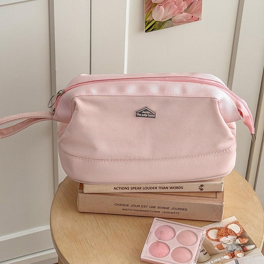 Large Capacity Minimalist Makeup Organizer With Waterresistant Material
