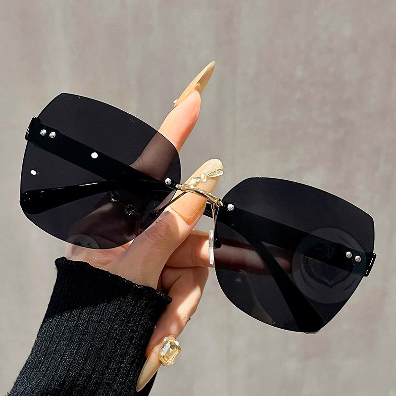 European and American Gradient Lens Frameless Sunglasses for Women - Trendy Internet Celebrity Style, Versatile Bare Face Sunshade.