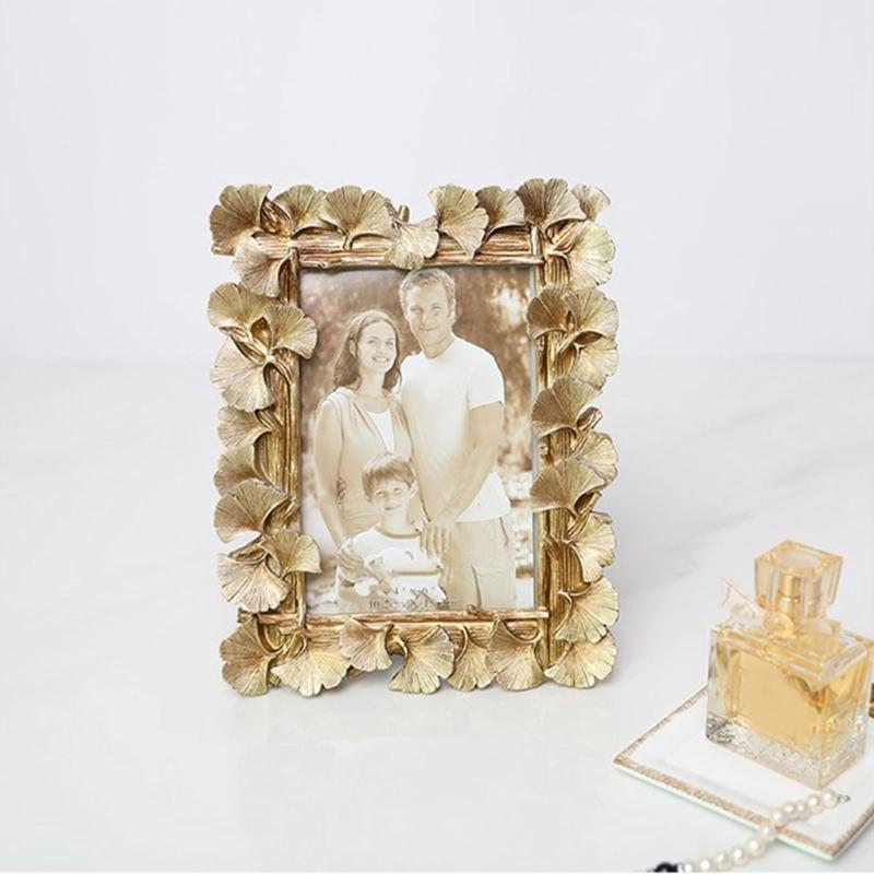 Resin Picture Frame Nostalgic Elegant Type Photo Holder for 6" Photos Bedroom and Living Room Decoration