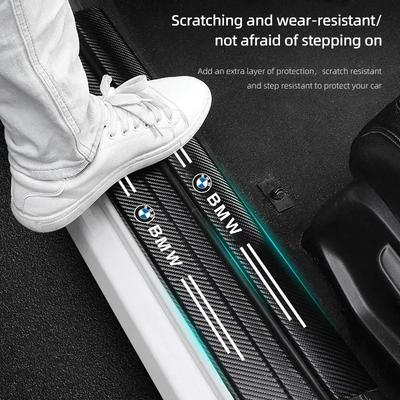 Autoaccessoires – Stickers in de autosalon