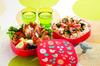 HAKOYA KOTORITACHI Picnic Hors with a Parrot and Flowers 52818 19.0 Two-Tier D'oeuvres Design, Green,