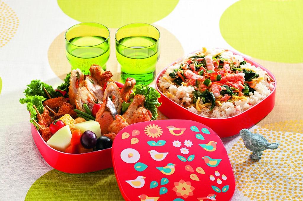 HAKOYA KOTORITACHI Picnic Hors with a Parrot and Flowers 52818 19.0 Two-Tier D'oeuvres Design, Green,