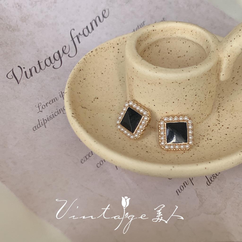 S925 Silver Needle Drip Oil French Classic Elegant Exquisite Rainbow Ear Clips Small Versatile Black Square Pearl Stud Earrings