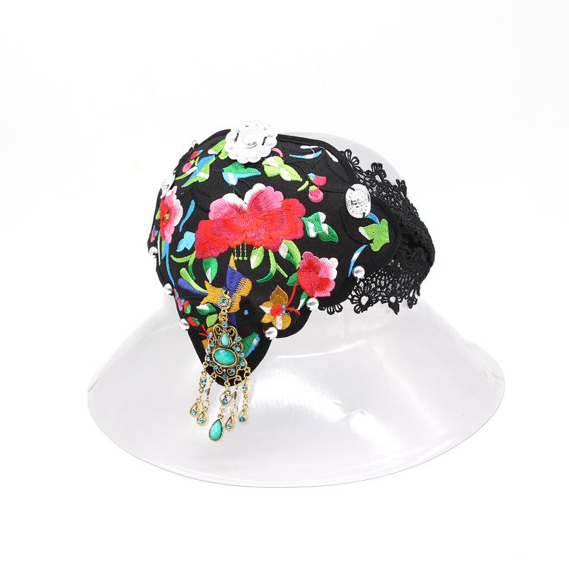 

Модная заколка-ободок 2025: Консилер для седых волос с серебряными вышитыми пузырями - трендовый для инфлюенсеров и фото.