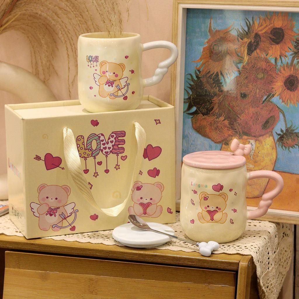 Kubki ceramiczne są urocze i mają wysoki poziom wyglądu. Kubki dla par z poczuciem luksusu. Para kubków do wody POKRYWKI Łyżeczki i Kubki na prezent