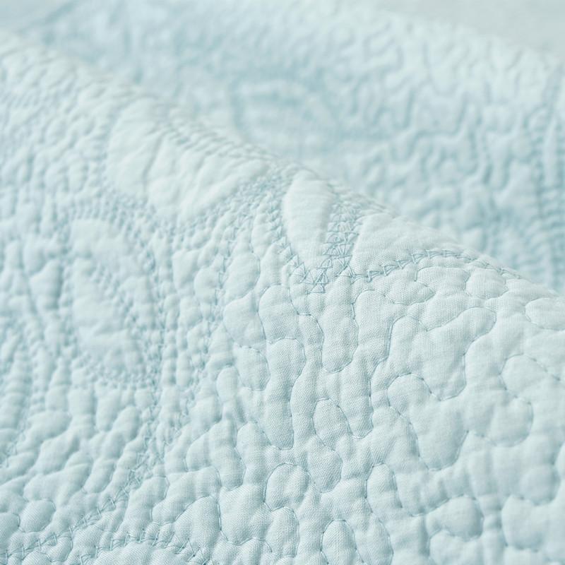 Универсальная хлопковая стеганая диванная подушка с вышитыми розами на все времена года — фото 3