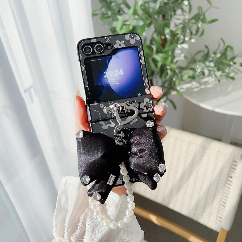 PU Leather Luxury Cover with Bowknot Pearl Wrist Chain Strap Bracelet For Samsung Galaxy Z Flip 6 5 4 3 Phone Case