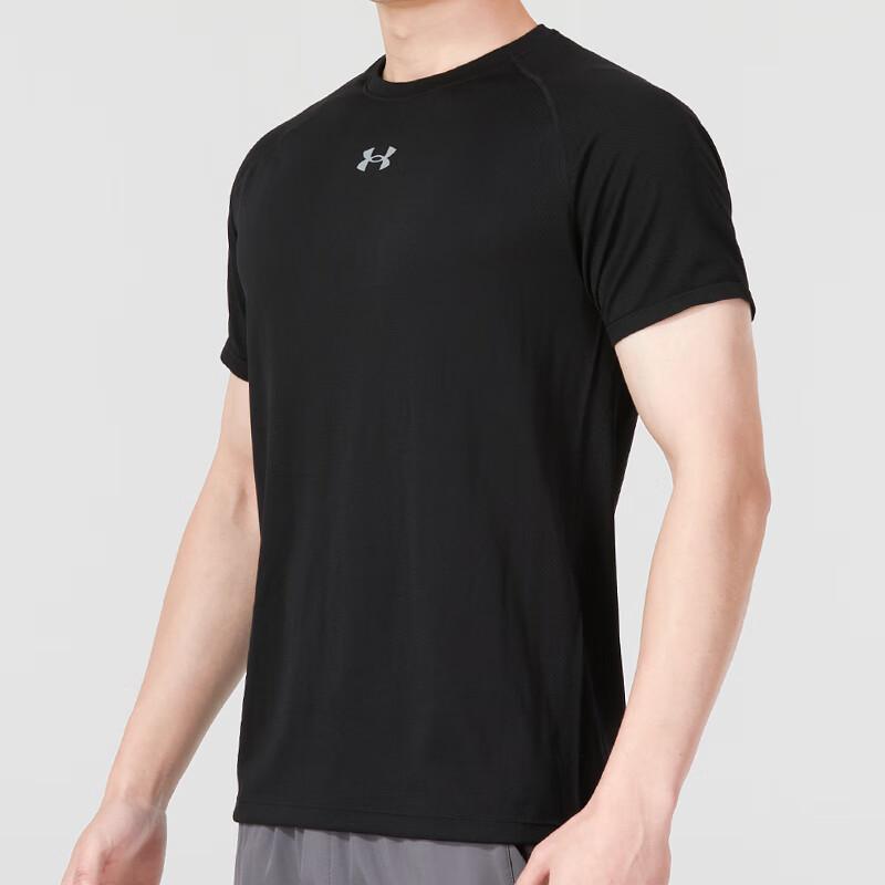 

Under Armour Men s Short Sleeve T-shirt 23500511-001 XL