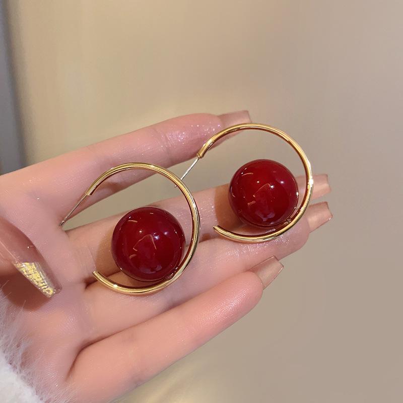 2024 French Luxury Wine Red Pearl C-Shaped Earrings: Retro, Elegant & Versatile for Women