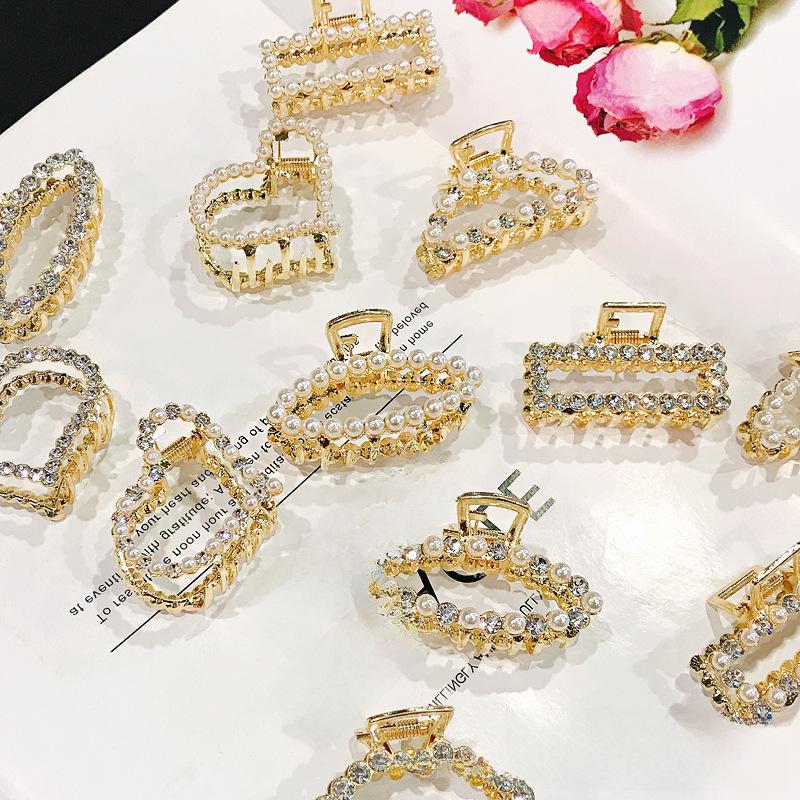 Korean Pearl Top Hairpin: Stylish Alloy Electroplated Clip for Women