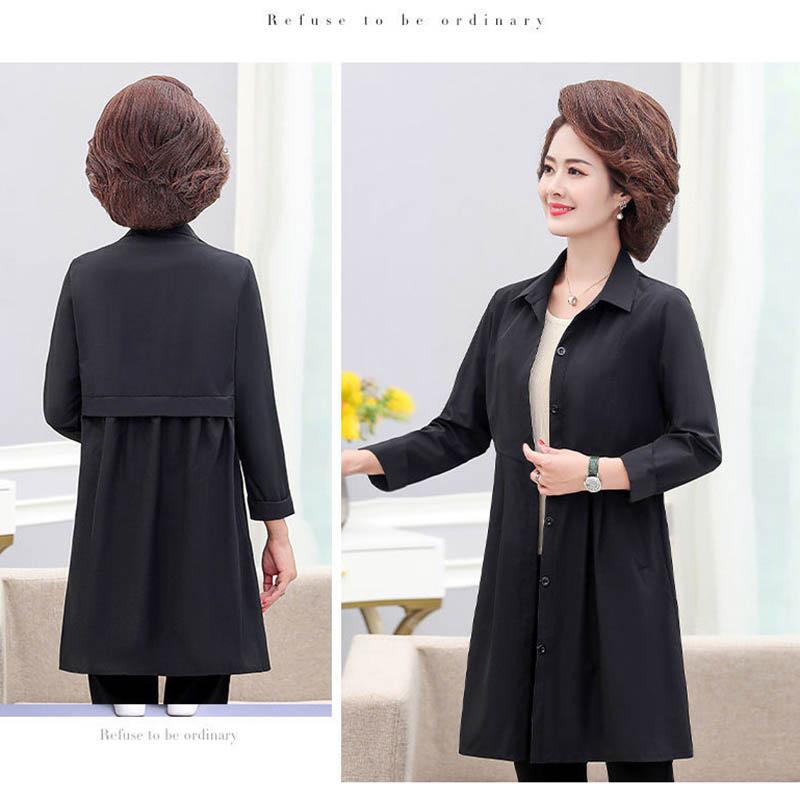 

Мать носит весенне-осеннюю ветровку средней длины, тонкую повседневную куртку больших размеров для женщин XL