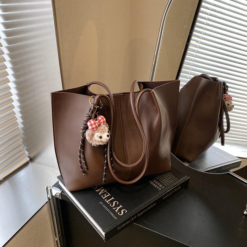 Premium Tote Bag Women's Large Capacity New Winter Popular Retro Versatile Shoulder Bag Commuter Bag