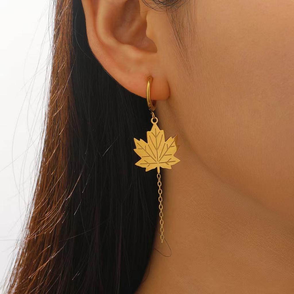 High quality ins stainless steel personalized versatile 18k chain fringed maple leaf set light luxury design high-end pendant