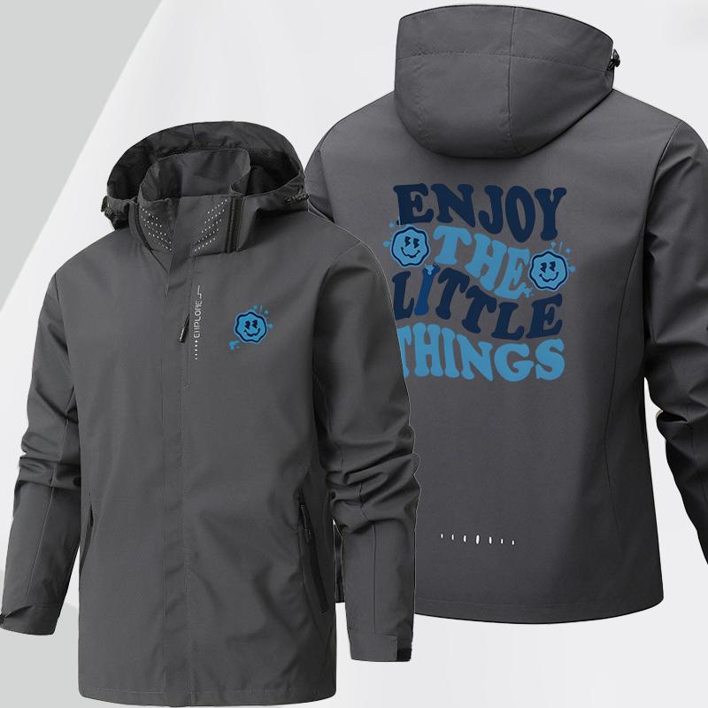Men's waterproof and windproof hooded jacket for autumn and winter, suitable for hiking and mountain climbing.
