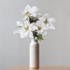 Ljusfärgad falsk blomma Levande vackert blomsterarrangemang bevarat