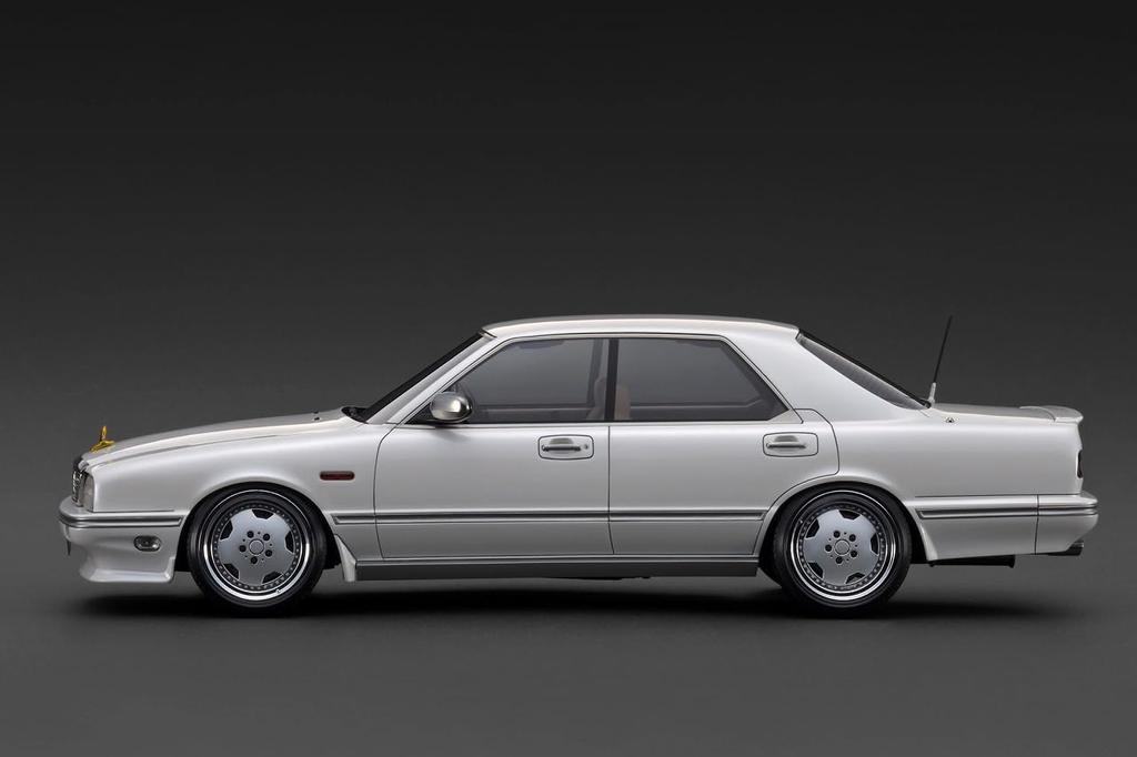 Ignition Model NISSAN CEDRIC CIMA Pearl White Finished Model IG3903 TK.Company 1/18 (Y31)