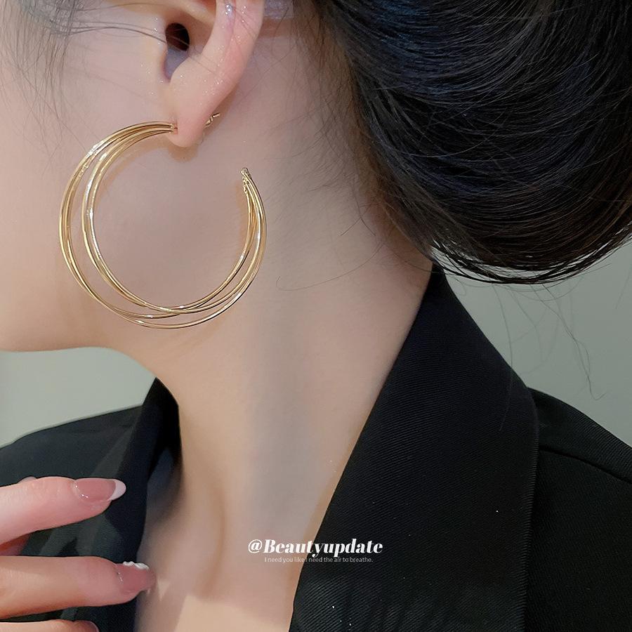 Silver Needle Geometric Metallic C-Shaped Stud Earrings – Stylish, Versatile, and High-End Ear Jewelry