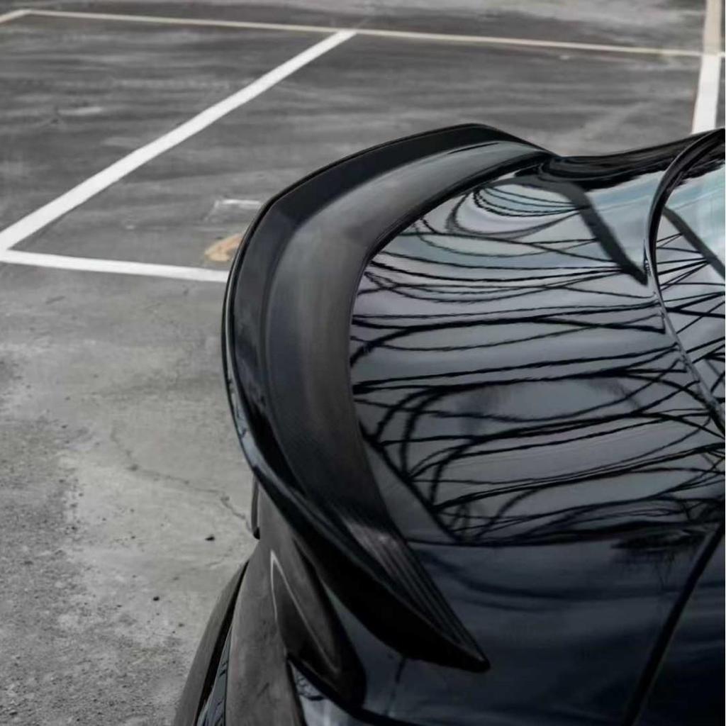 Langyu V-Style Dry Carbon Rear Spoiler for Cadillac CT5 Black Wing