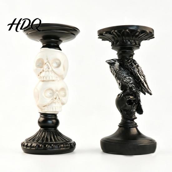 Adornos Espeluznantes de Casa Encantada Portavelas Gótico Calavera de Cuervo de Resina de Halloween Portavelas Pilar Escultura Hecha a Mano Base Soporte Vintage para Velas Cónicas para