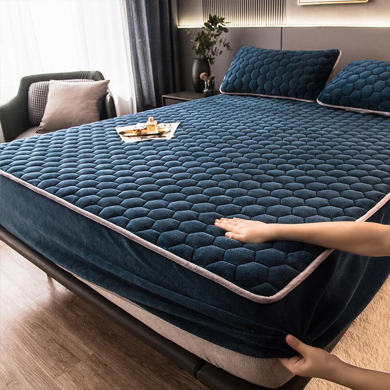 Thickened Milk Velvet Mat for Autumn and Winter, Warm Bed Cover, Non-slip Bed Cover, Simmons Mattress Cover, Full Surrounding