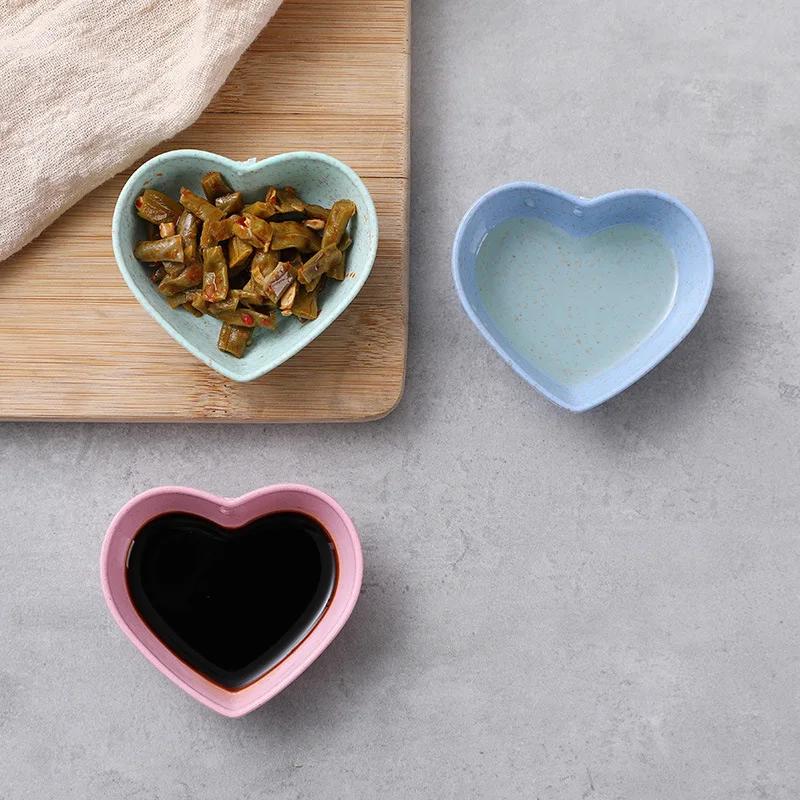 Dinnerware Mini Bowl Love Heart Shape Wheat Straw Bowls for Food Tableware Vinegar Seasoning Bowls Kitchen Supplies