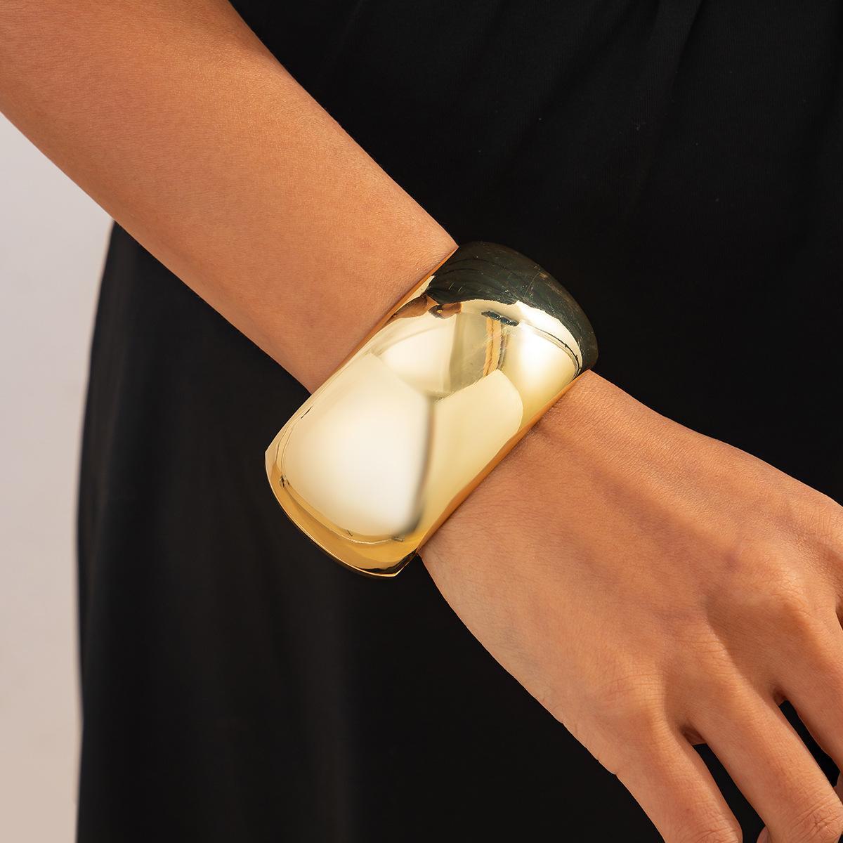 

Асимметричный браслет с овальным срезом в европейском и американском стиле