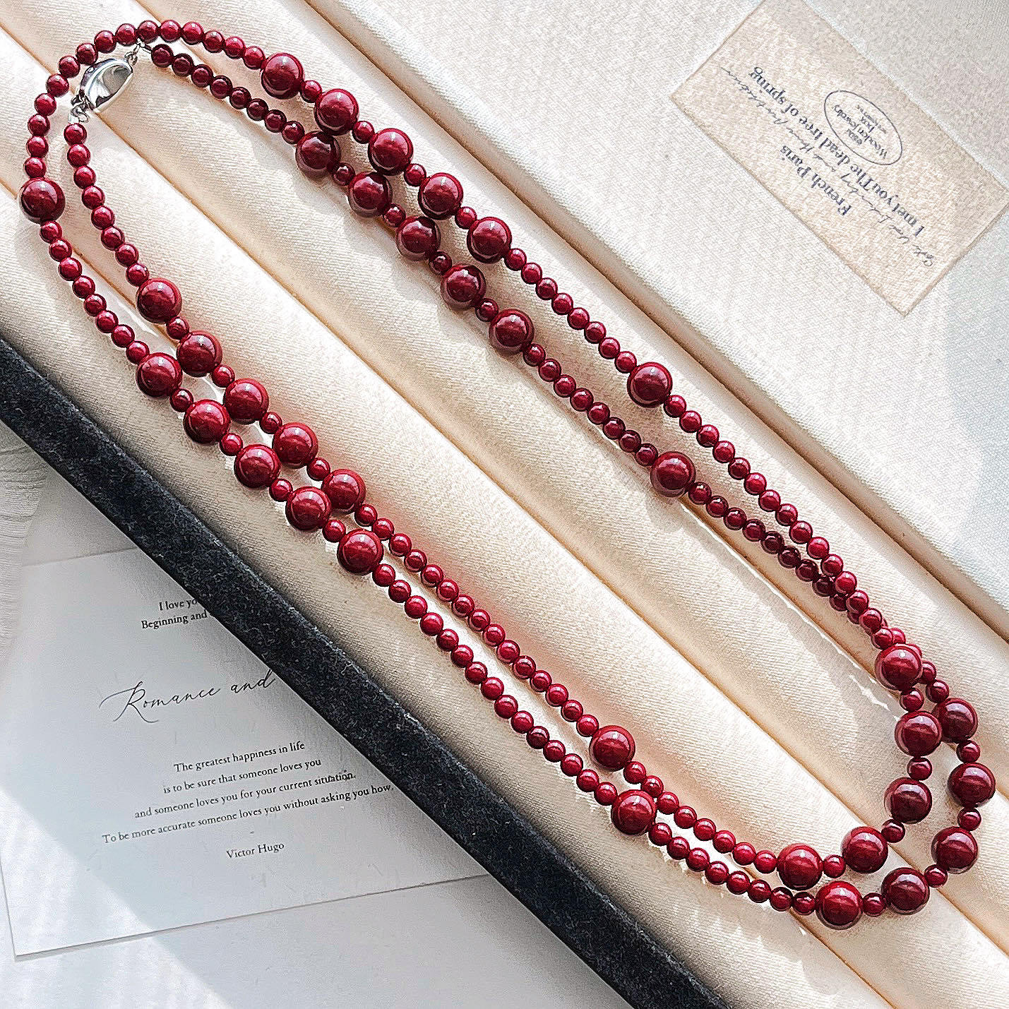 

Sea Mercury Blue Blue Enchantress Madama Blue Rose Shijia Crystal Glass Pearl Necklace Female Collarbone Chain