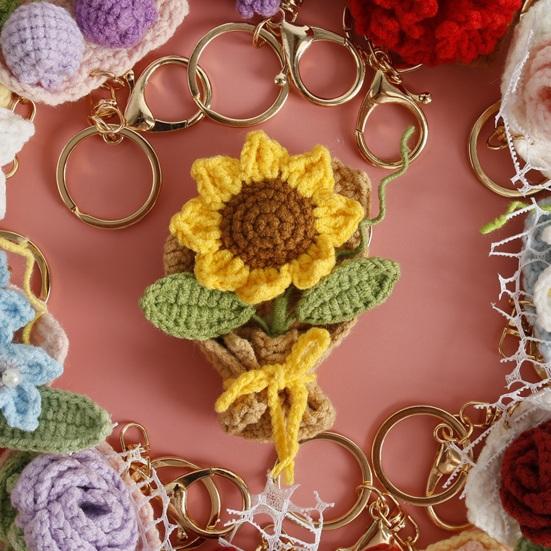 Keychain Pendant Hand Crocheted Flower Key Chain Colorful Yarn Roses Sunflower Charm Key Holder Bag Car Key Accessory