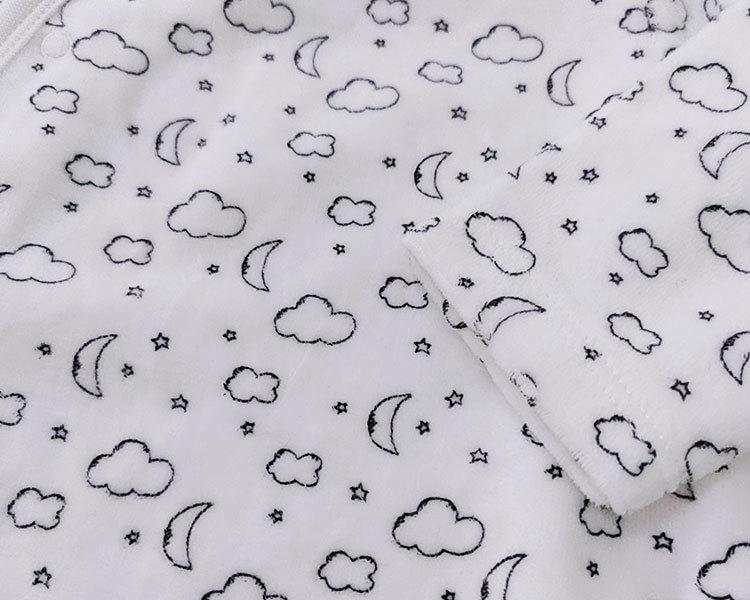 Neugeborenen Samt Strampler mit Füßen und langen Ärmeln für Jungen und Mädchen, Warmer Säuglings Anzug mit Druckknöpfen.