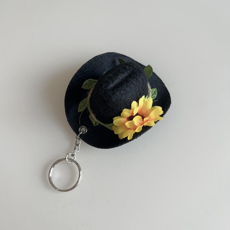 Stylish Western Cowboy Hat Keychain Pendant Durable Polyester Keyrings Portable Bag Keychains Decoration For Men Women Gift