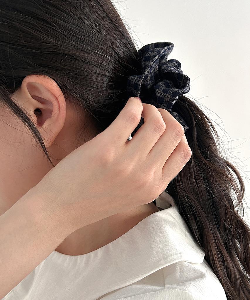 Moyora Mini Check Hair Scrunchie [Navy]