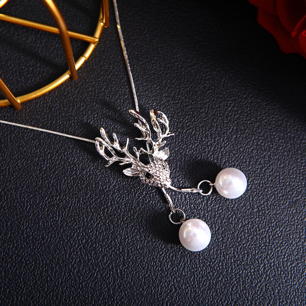 Elegant Long Chain Sweater Necklace: Autumn/Winter Chic Pendant for Women