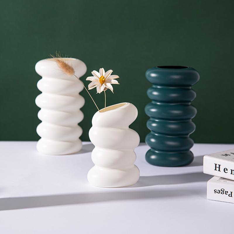 Nordic White Plastic Vase Creative Spiral Flower Vases Pamas Grass Pot Aesthetics Flower Arrangement Container Home Table Decor