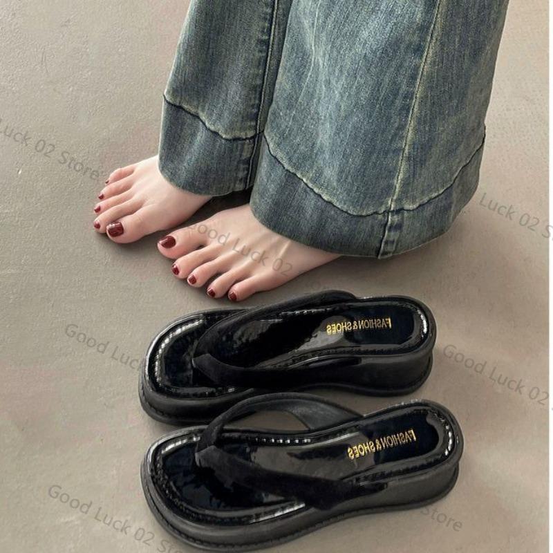 Fashion New Red Casual Style Thick-soled Flip-flops with Flip-flops, Fashionable and Trendy Height-increasing French-style Cool Slippers