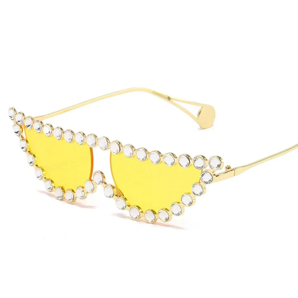 Elegant Retro Cat Eye Sunglasses with Diamond Eyewear Luxury Crystal Shades for Women Men