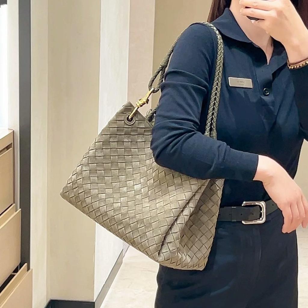 Cross-border First-layer Matte Cowhide Woven Parachute Bag Autumn and Winter Portable Bucket Bag Versatile Shoulder Messenger Women's Bag